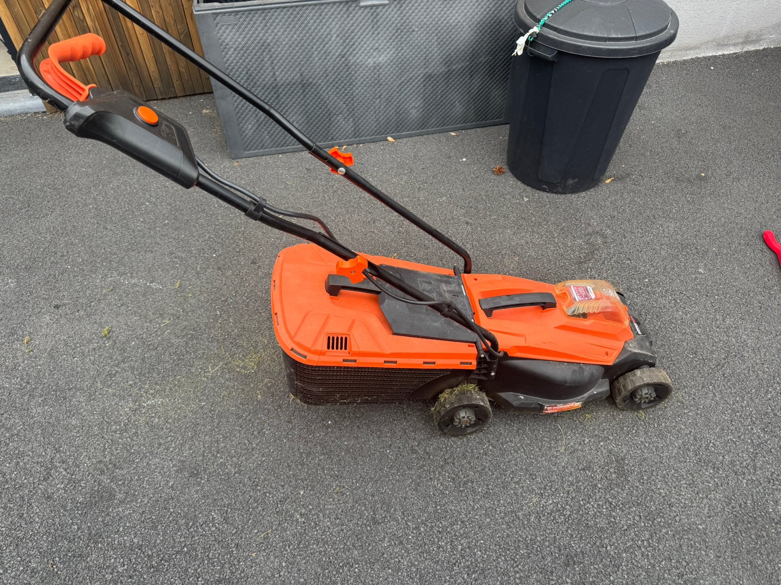Tondeuse sans fil Powerplus Dual Power 20V/40V Brushless, Enlèvement, Comme neuf, Bac de ramassage