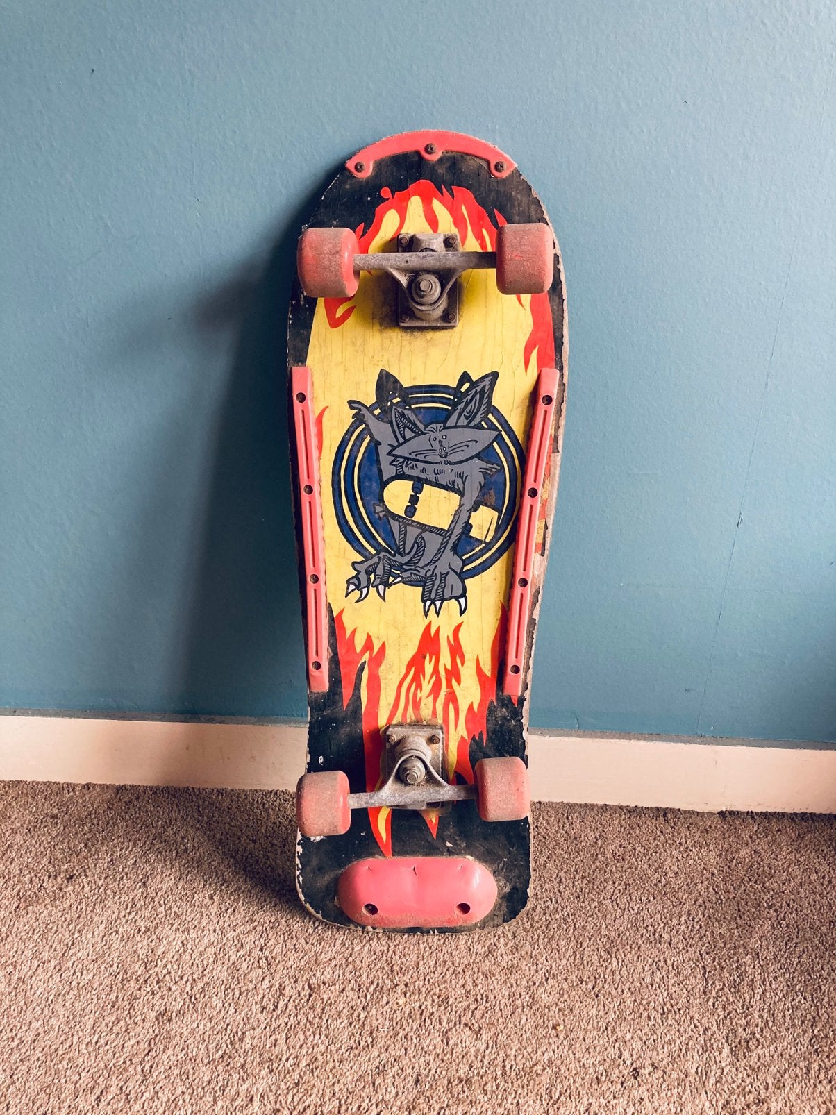 Vintage Y2K Skateboard Jaren 00 – Wolf met Vlammen, Sports & Fitness, Skateboard, Enlèvement, Utilisé, Skateboard