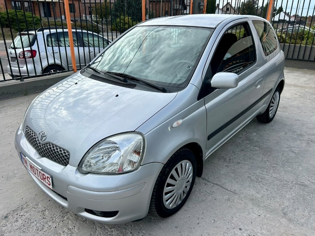 Toyota yaris 1000cc ** automatische transmissie **, Auto's, Dealer onderhouden, Stof, 140 g/km, Zwart