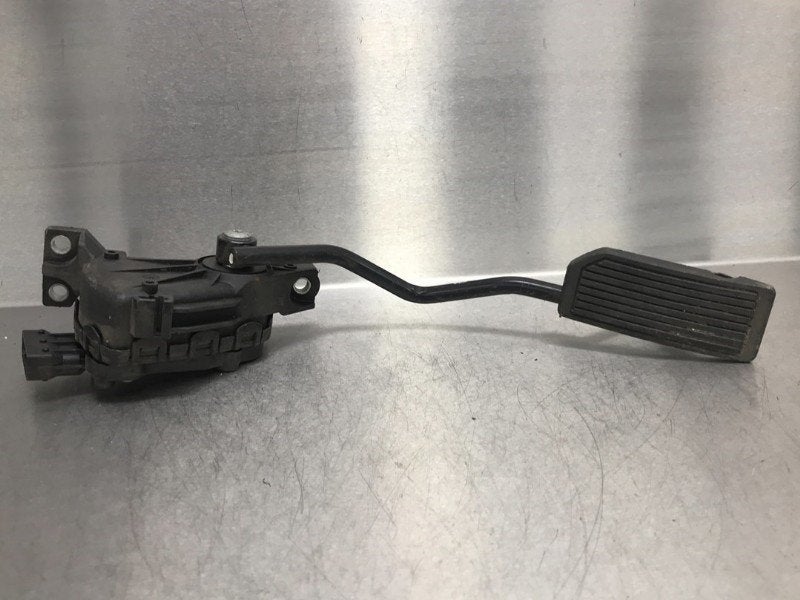 PEDALE D'ACCELERATEUR Almera Tino (V10M) (|18002BU410|), Utilisé, Nissan