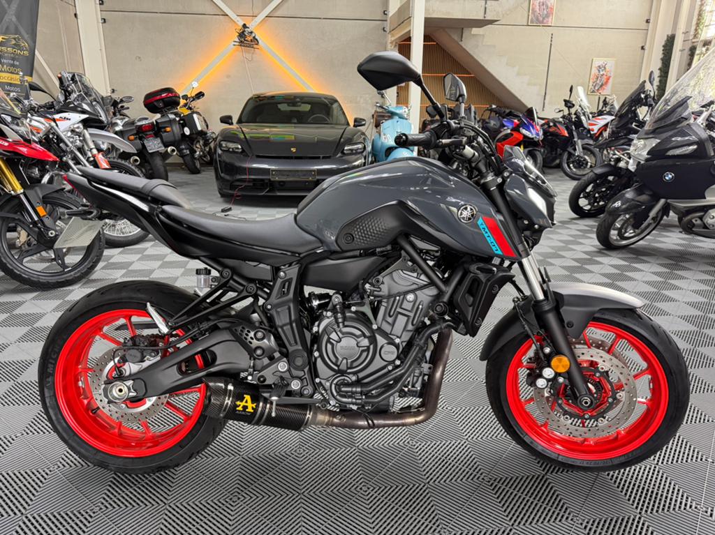 YAMAHA MT 07 * GARANTIE * 2018 * 9.500 km, 700 cc, Sportuitlaat, Occasion, Motorrijbewijs A