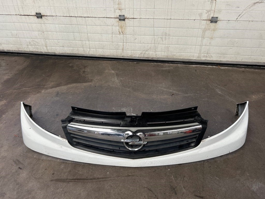 GRILLE Opel Vivaro Van 2.0 CDTI (M9R-786) (01-2000/07-2014), Gebruikt, Opel, Opel Automobile GmbH, Kontakt-opel@opel.com