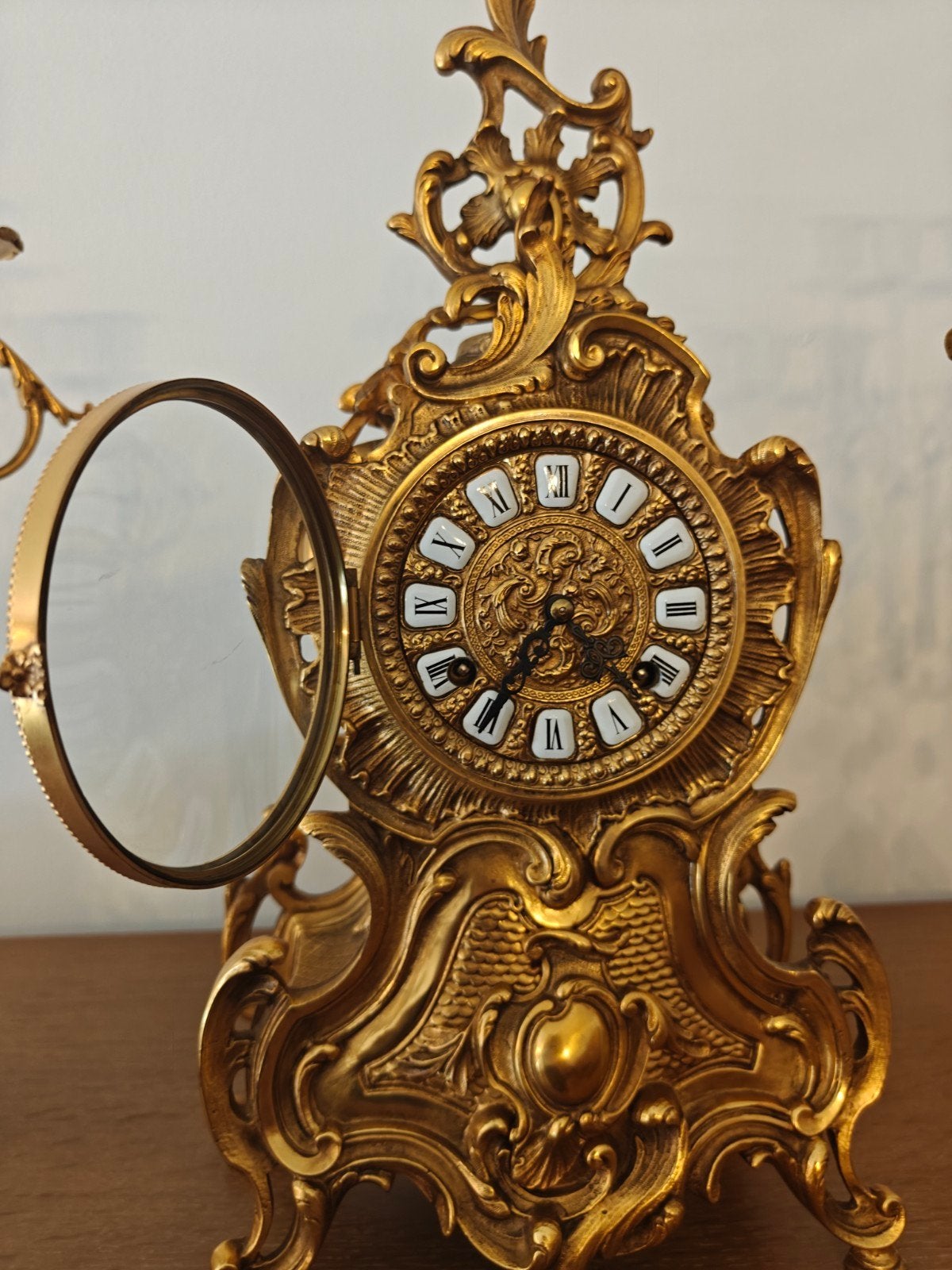 Driedelige klok in verguld gegoten messing Louis XIV stijl-, Antiek en Kunst, Ophalen