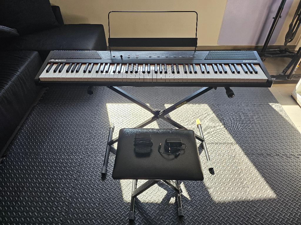 Alesis Recital piano keyboard, Musique & Instruments, Claviers, Comme neuf, 88 touches, Autres marques, Connexion MIDI, Enlèvement