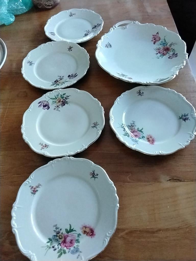 Dessertservice met bloemenpatroon, Ophalen