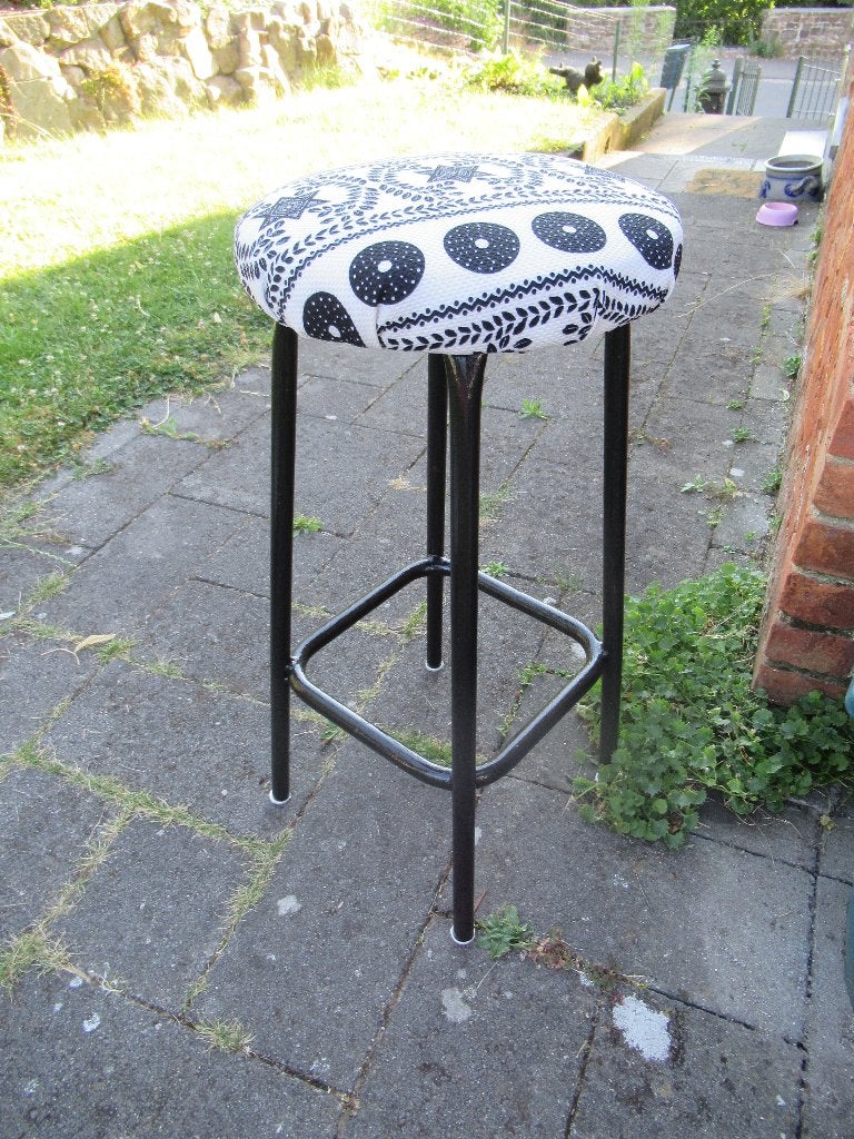 Chaise de bar ht 70 cm 30x30 cm bon état, Maison & Meubles, Tabourets de bar, Enlèvement, Utilisé, Métal, 60 à 90 cm