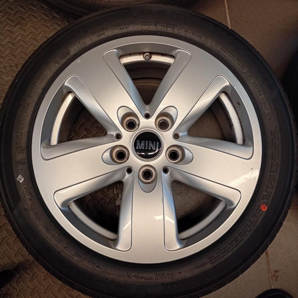 Mini velgen met nieuwe banden 195/55 R16, Autos : Pièces & Accessoires, Pneus & Jantes, Neuf, 16 pouces, Véhicule de tourisme