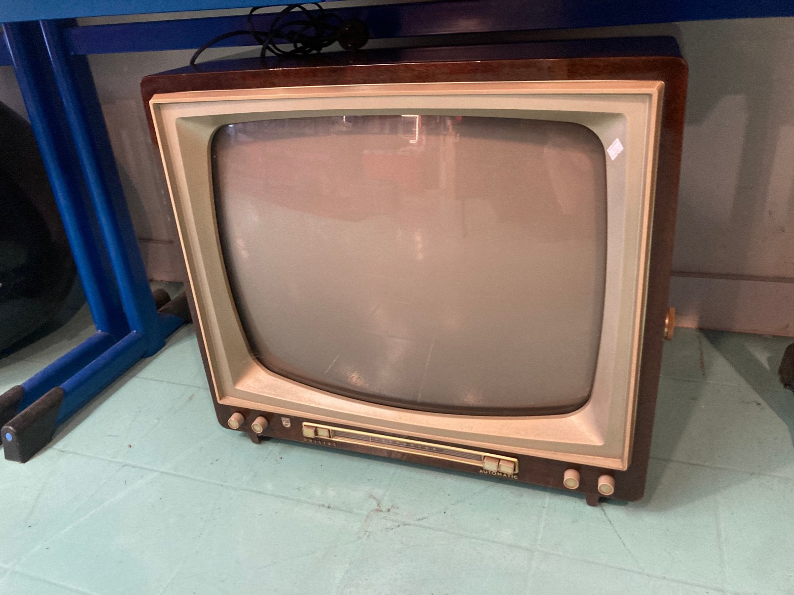 Antieke televisie radio, Enlèvement