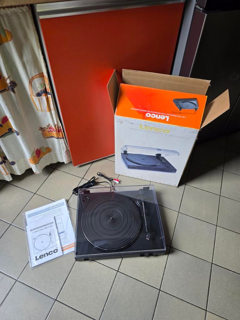 Tourne disque LENCO L3867 USB (33 et 45 tours), TV, Hi-fi & Vidéo, Tourne-disques, Neuf, Autres marques, Enlèvement, Connexion USB