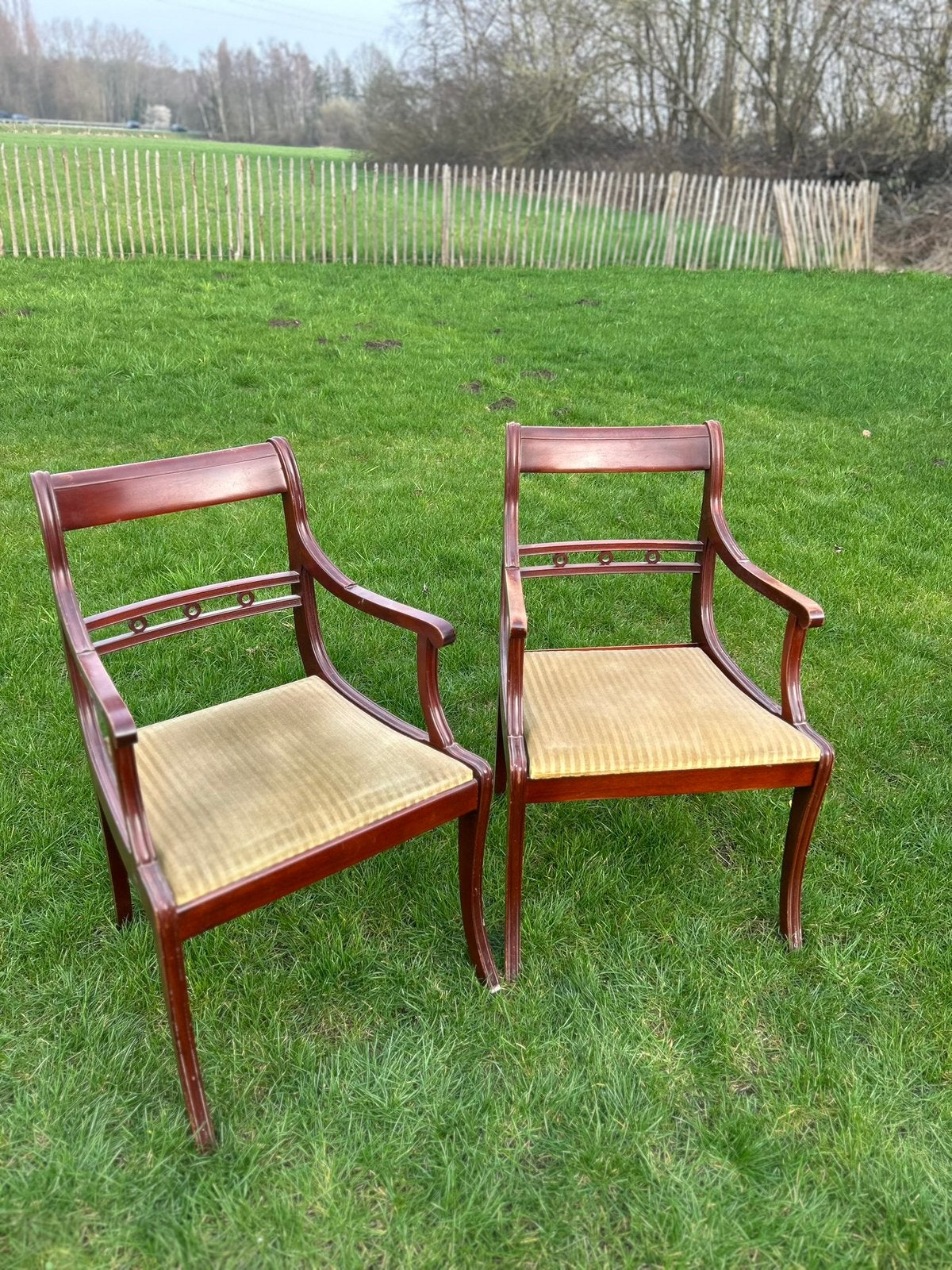Antiek/stof stoelen, Ophalen