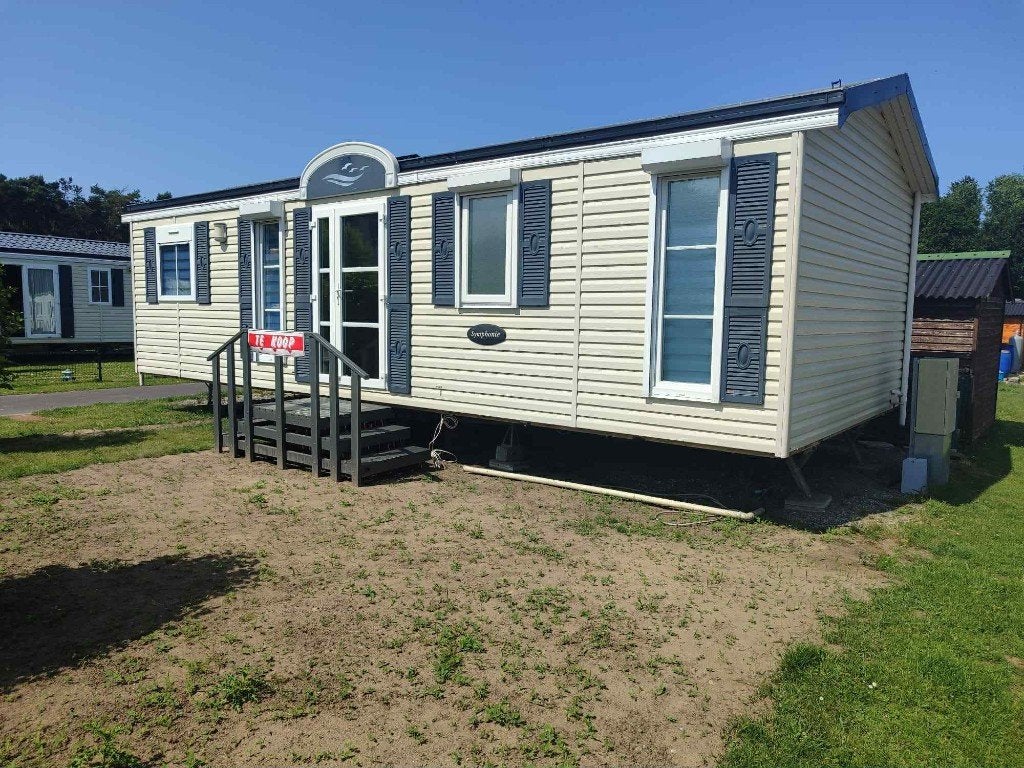 Stacaravan RapidHome mét staanplaats aan het donkmeer