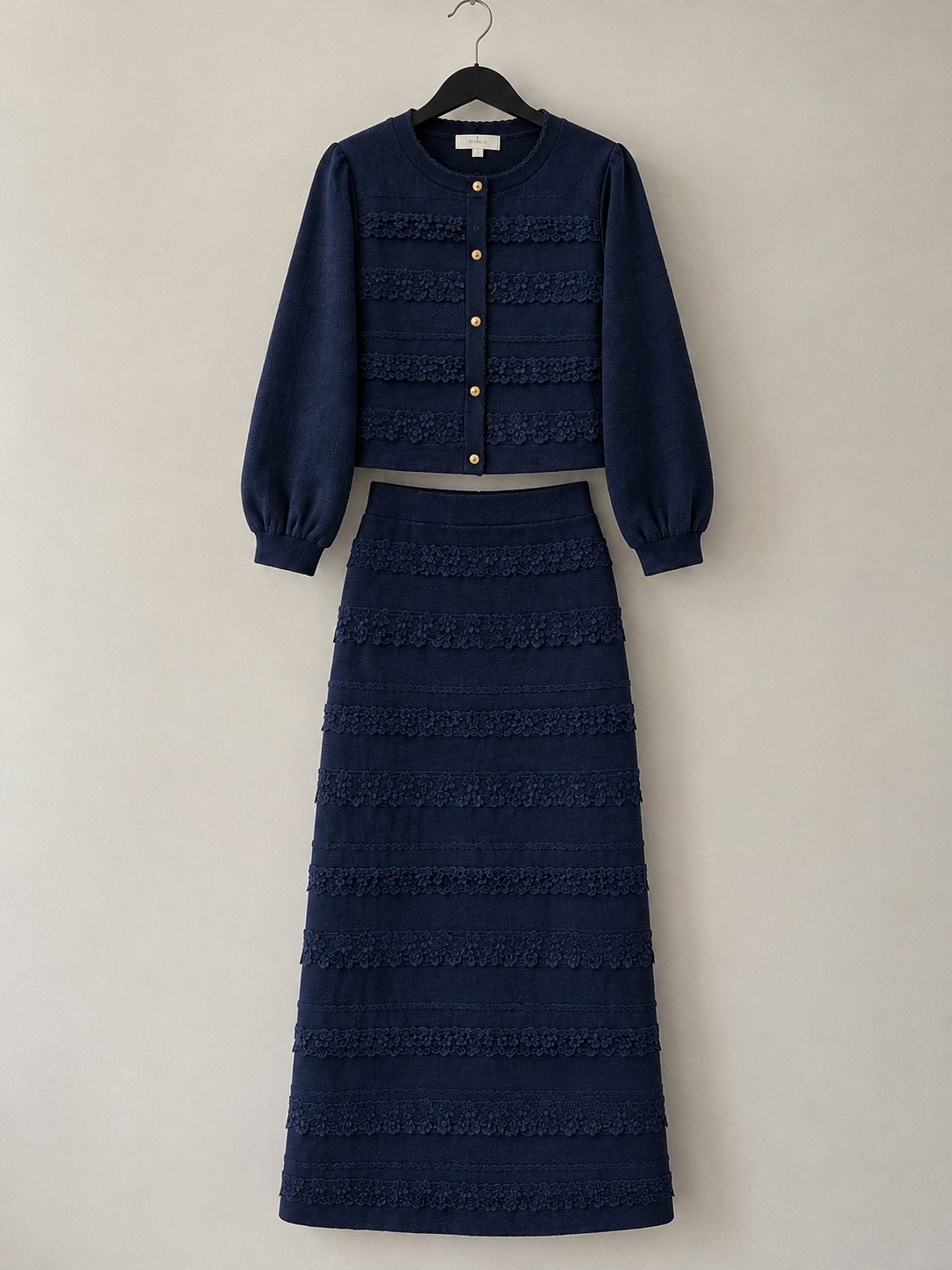 Ensemble deux pièces bleu marine à détails floraux, Neuf, Taille 38/40 (M), Enlèvement ou Envoi, Bleu