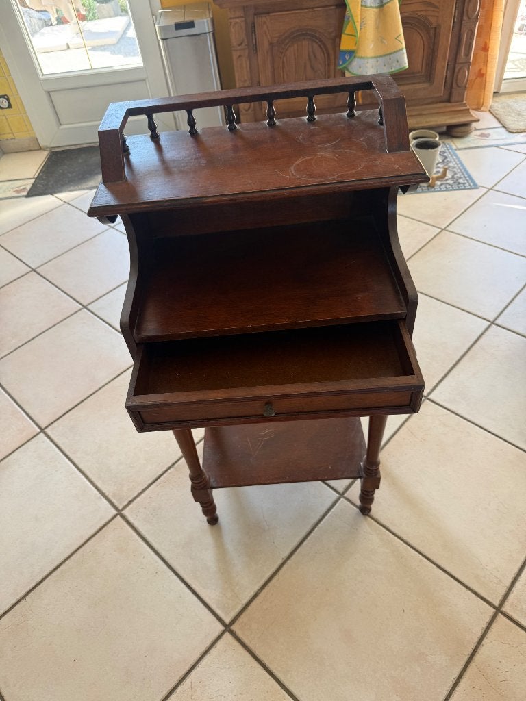 Ancienne table de téléphone, Enlèvement