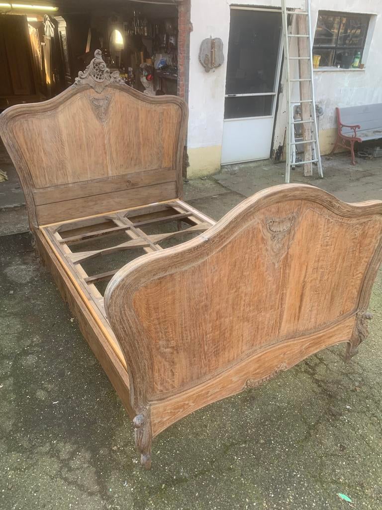 Antiek houten bed, Enlèvement