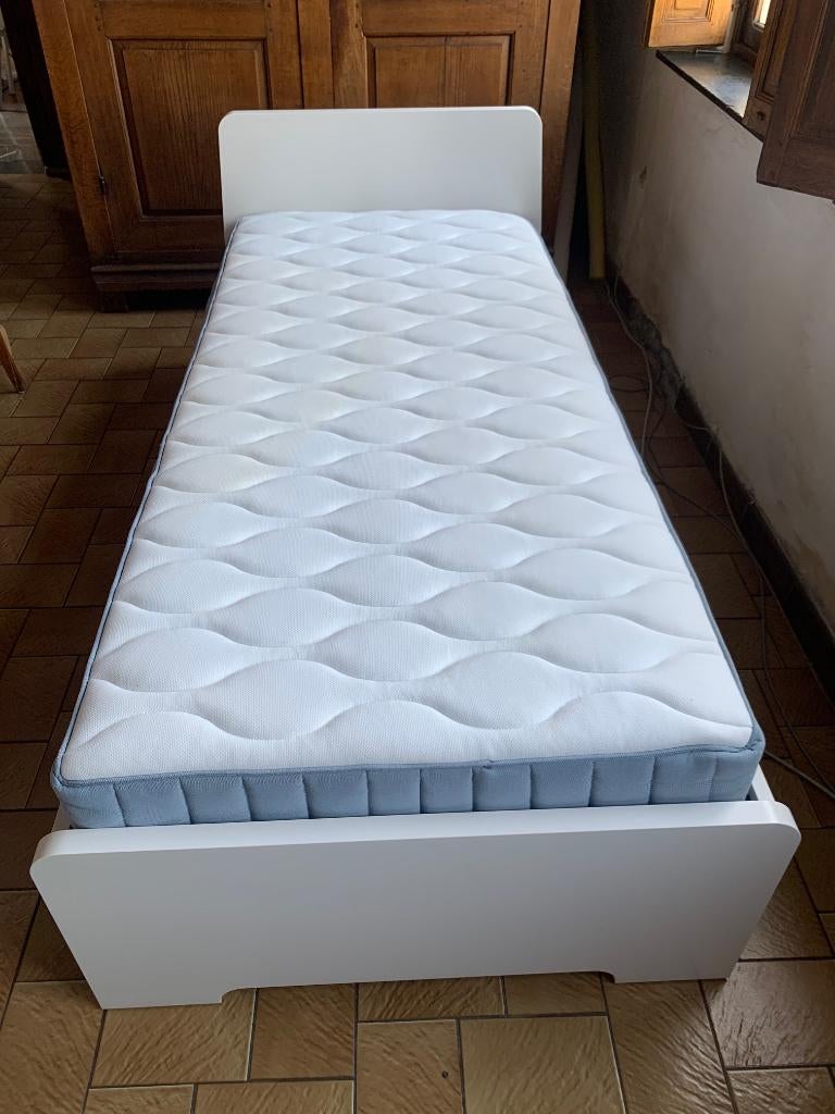 Lit blanc IKEA avec matelas pour une personne état Neuf, Maison & Meubles, Chambre à coucher | Lits, Neuf, Une personne, 90 cm