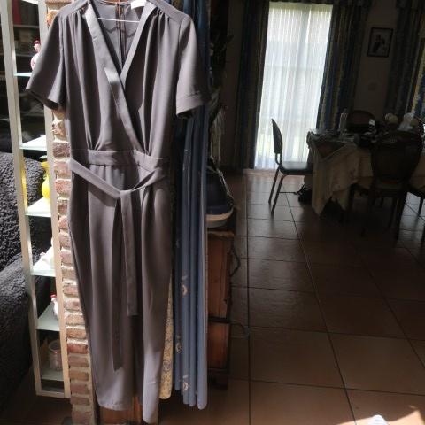 Jumpsuit grijs met knooplint v-hals Heart Mind mt 40, Kleding | Dames, Jumpsuits, Maat 38/40 (M), Nieuw, Ophalen of Verzenden