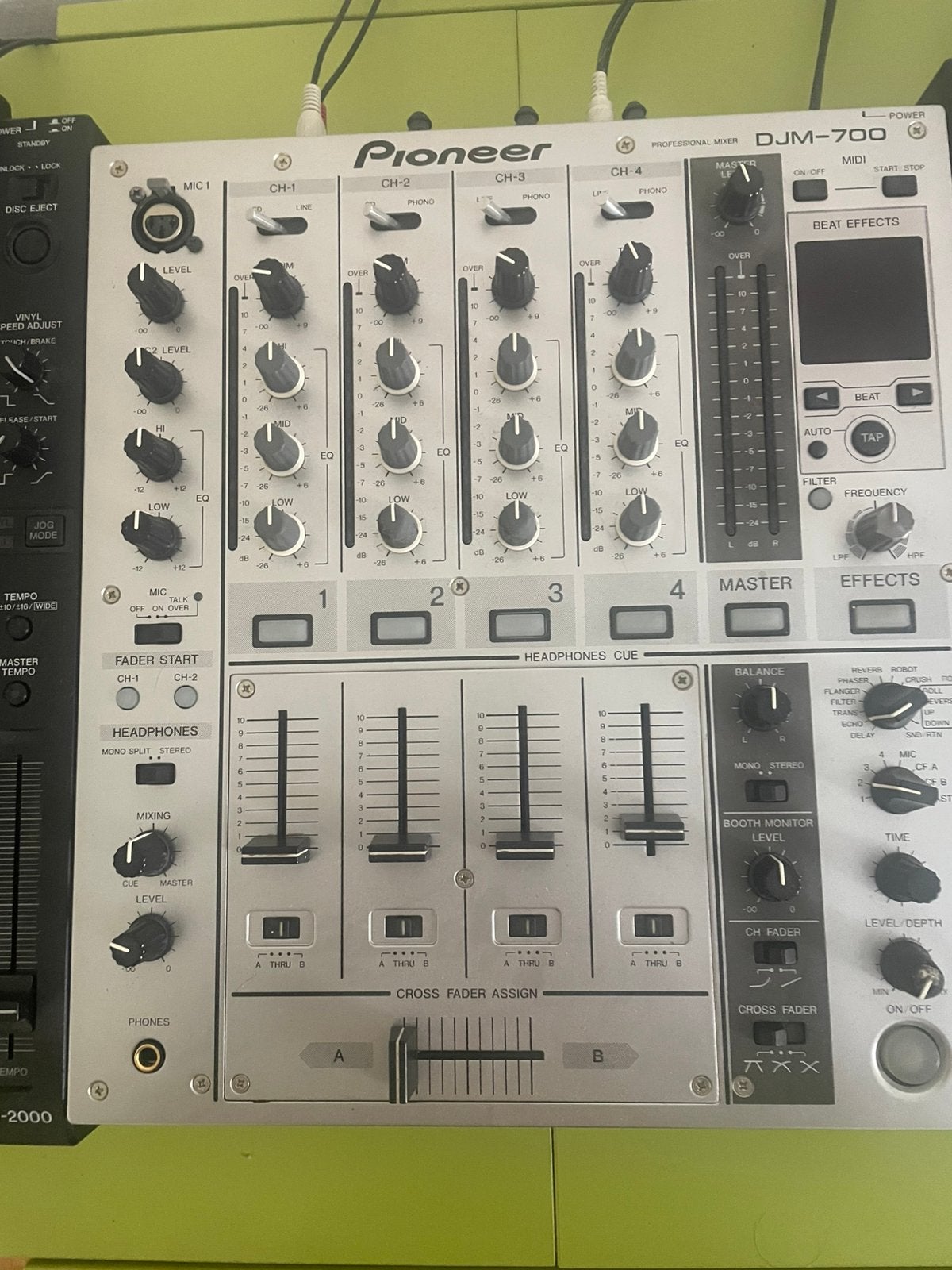 Table de mixage Pioneer DJM-700 + 2x CDJ-2000, Musique & Instruments, Tables de mixage, Enlèvement, Comme neuf