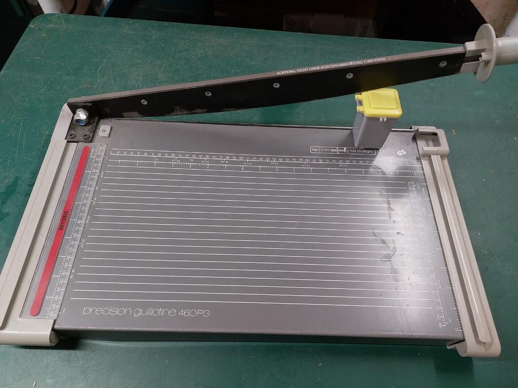 Massicot pour feuilles A3, Ophalen