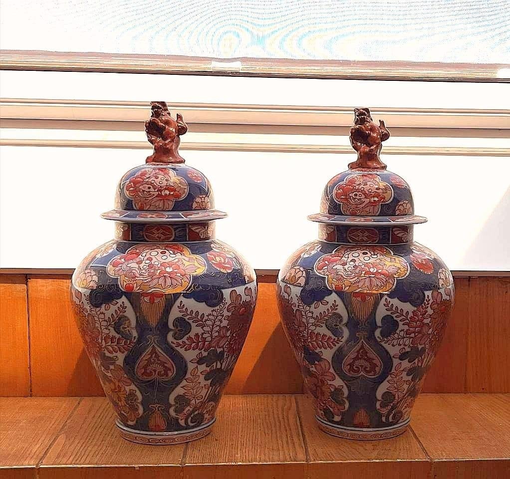 Paar antieke Japanse Imari vazen met deksel, Ophalen