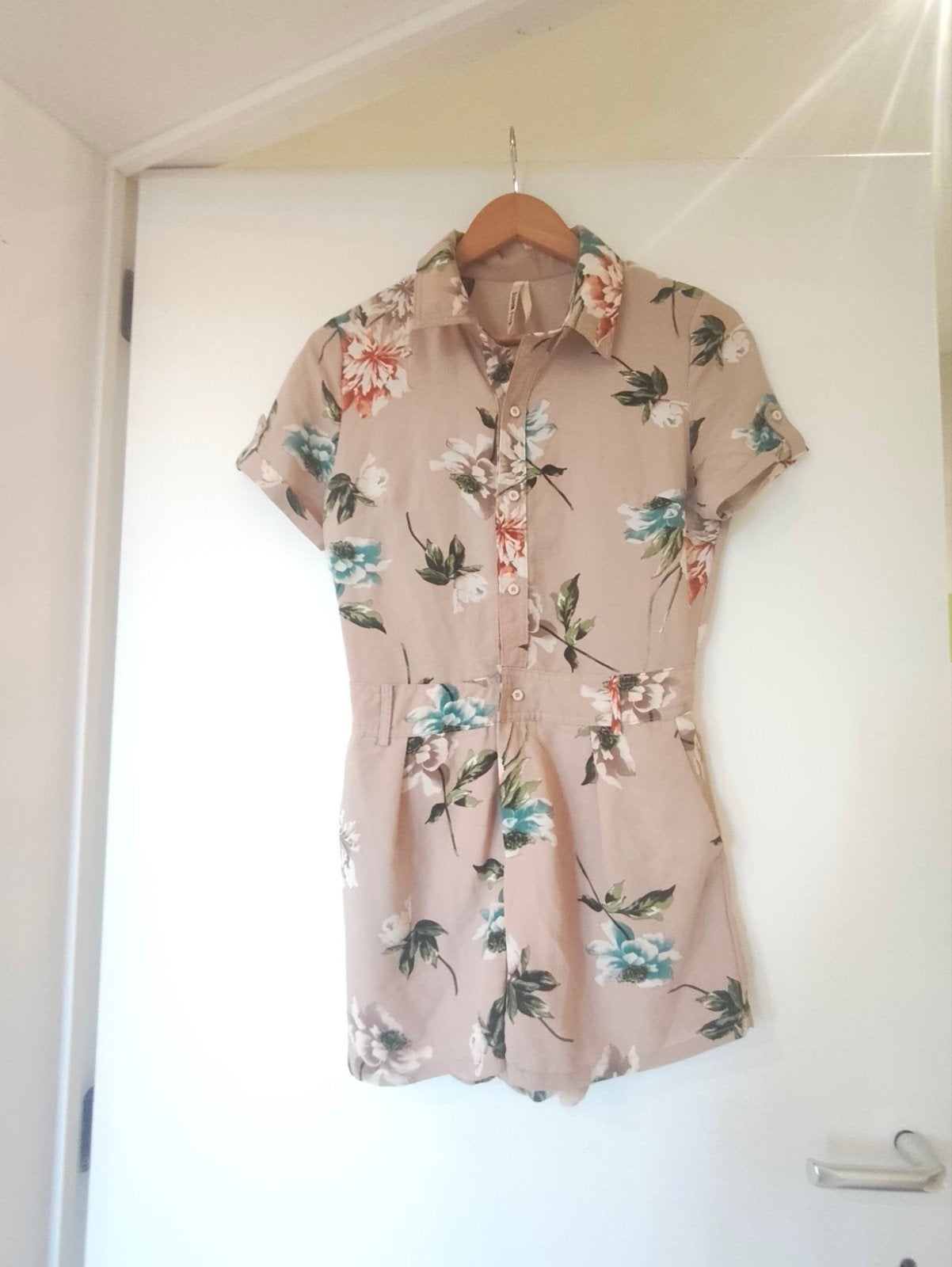 Elegante korte jumpsuit met elastische tailleband. Maat S, Kleding | Dames, Jumpsuits, Meerkleurig, Ophalen of Verzenden, Zo goed als nieuw