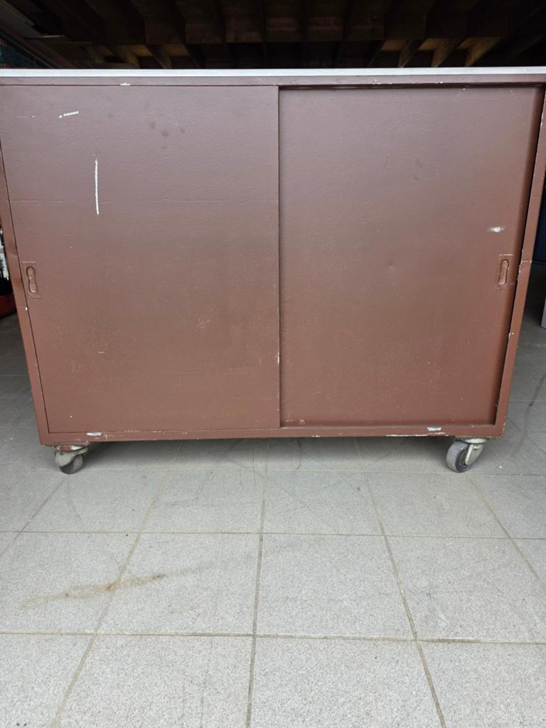 Metalen kast op wieltjes, Enlèvement, Utilisé