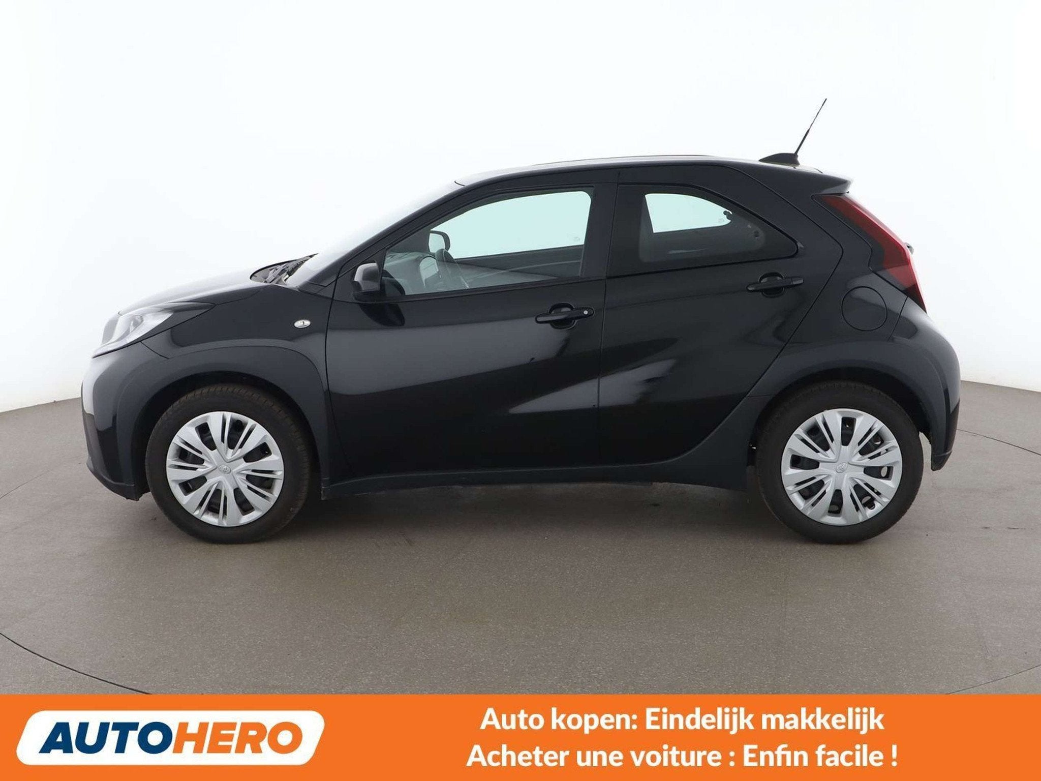 Toyota Aygo X 1.0 VVT-i Business Edition (bj 2024), Auto's, 4 zetels, Stof, Gebruikt, 72 pk