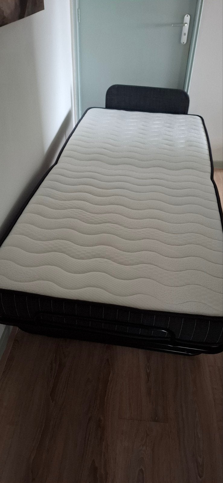 Opklapbaar logeerbed.zo goed als nieuw.200cm op 90cm., Huis en Inrichting, Ophalen, 90 cm, Eenpersoons, Zo goed als nieuw