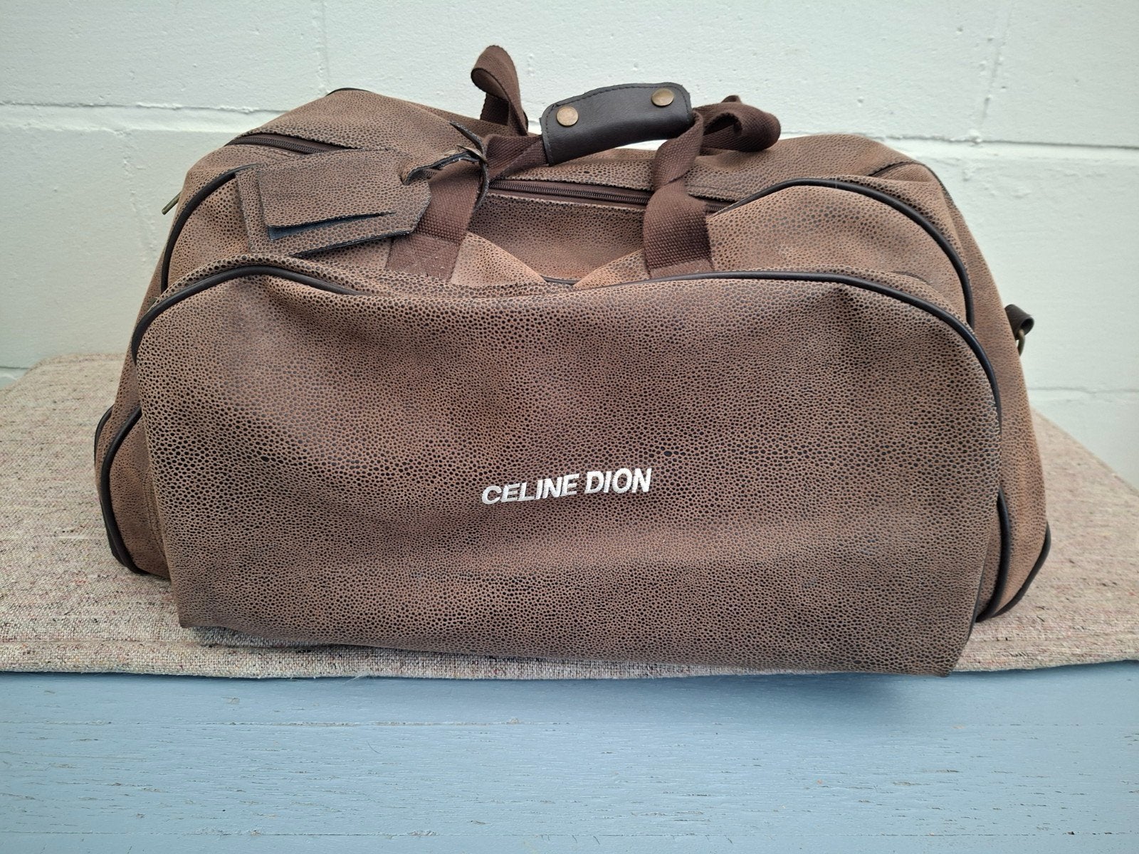sac de voyage griffé Céline Dion, Bijoux, Sacs & Beauté, Enlèvement, Comme neuf, Beige
