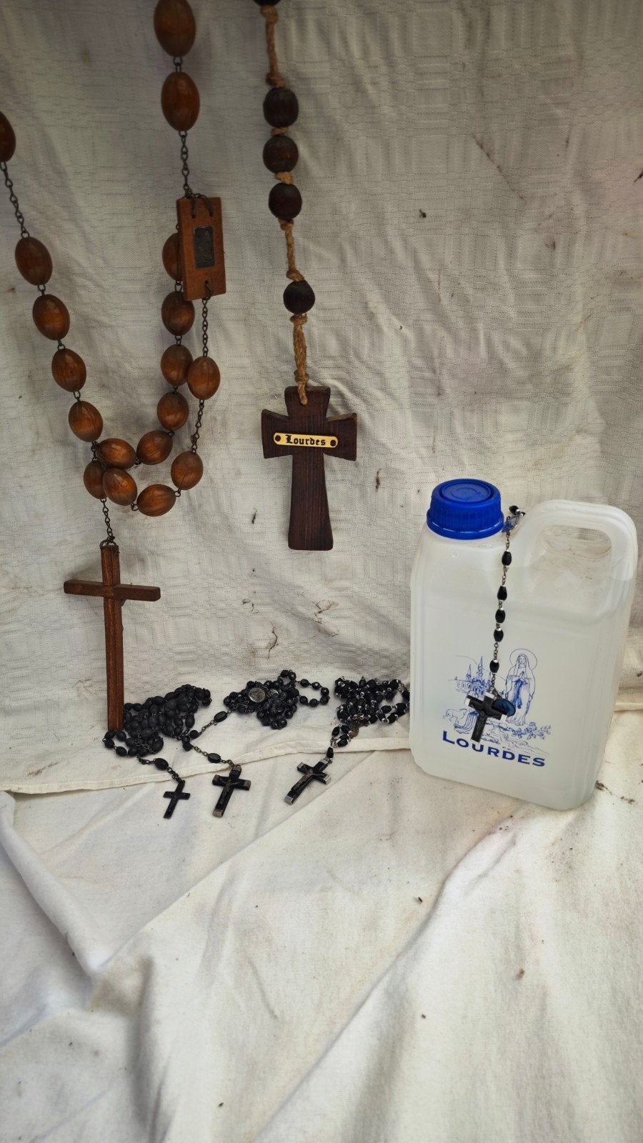 lot 6 paternosters+ gewijd Lourdes water, Ophalen