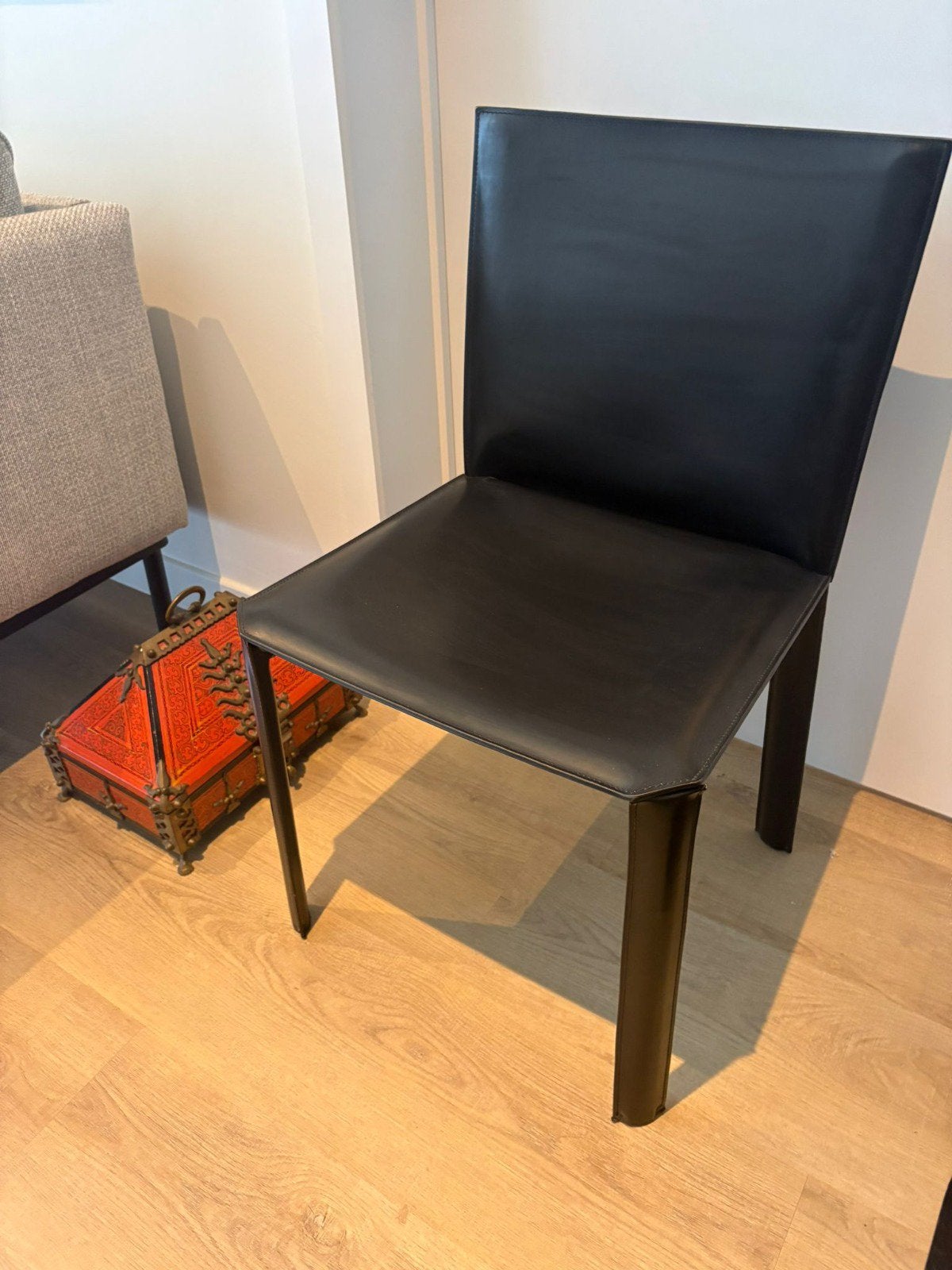 8 sièges en cuir — Repliques de la cabine Le Corbusier 412, Design, Enlèvement, Cuir, Noir