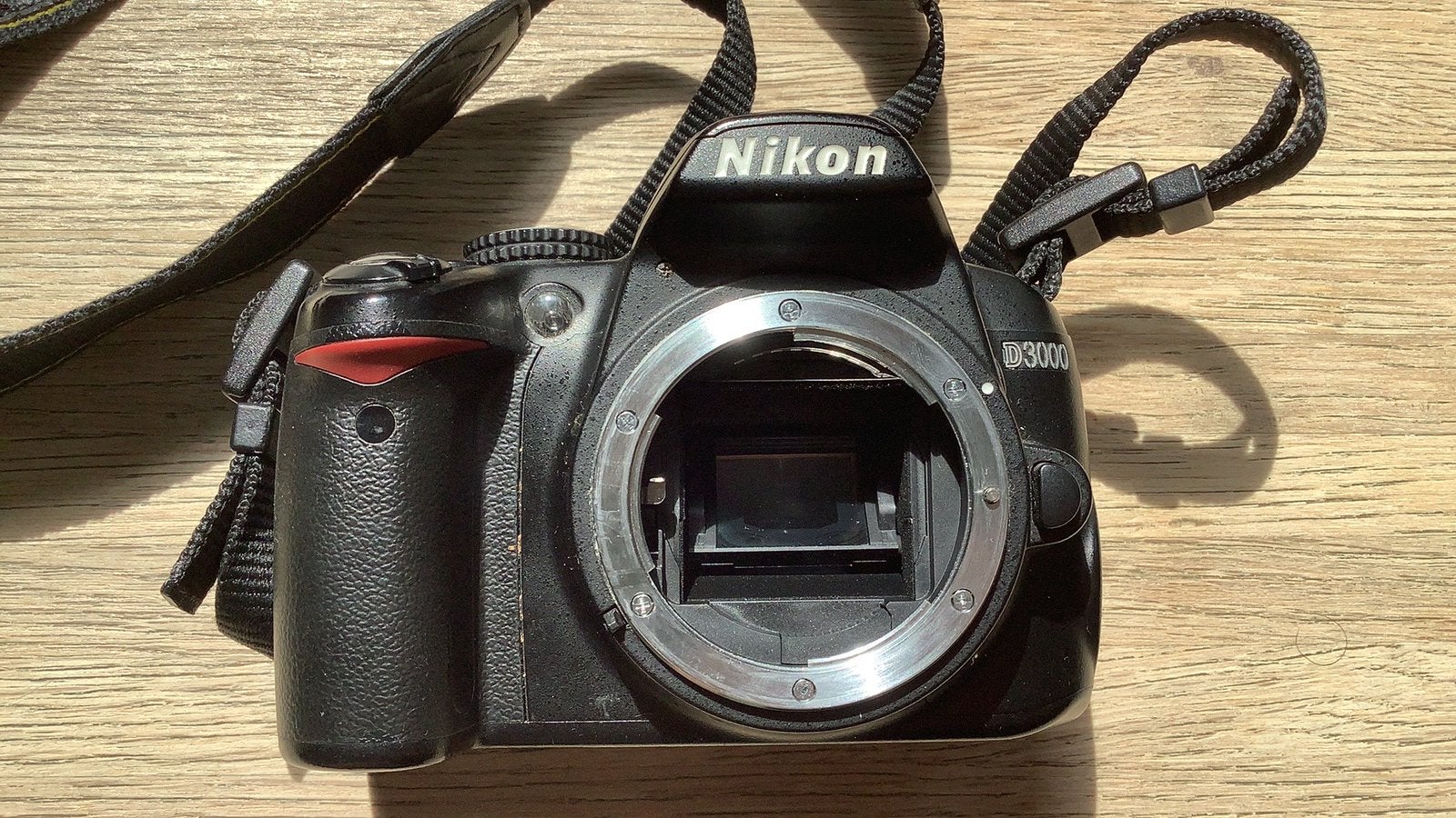 Nikon D3000 body, TV, Hi-fi & Vidéo, Appareils photo numériques, Enlèvement ou Envoi, Comme neuf, Chargeur, Nikon