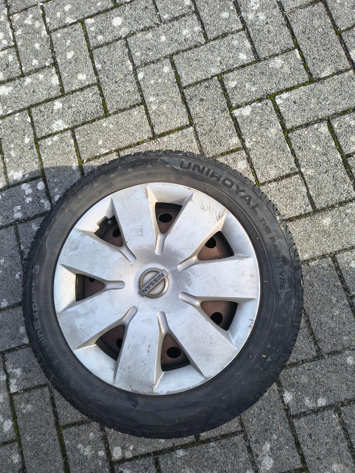 Nissan velg+  15” wiel + Uniroyal band 175/65 R15 + plaat, Auto diversen, Ophalen, Gebruikt
