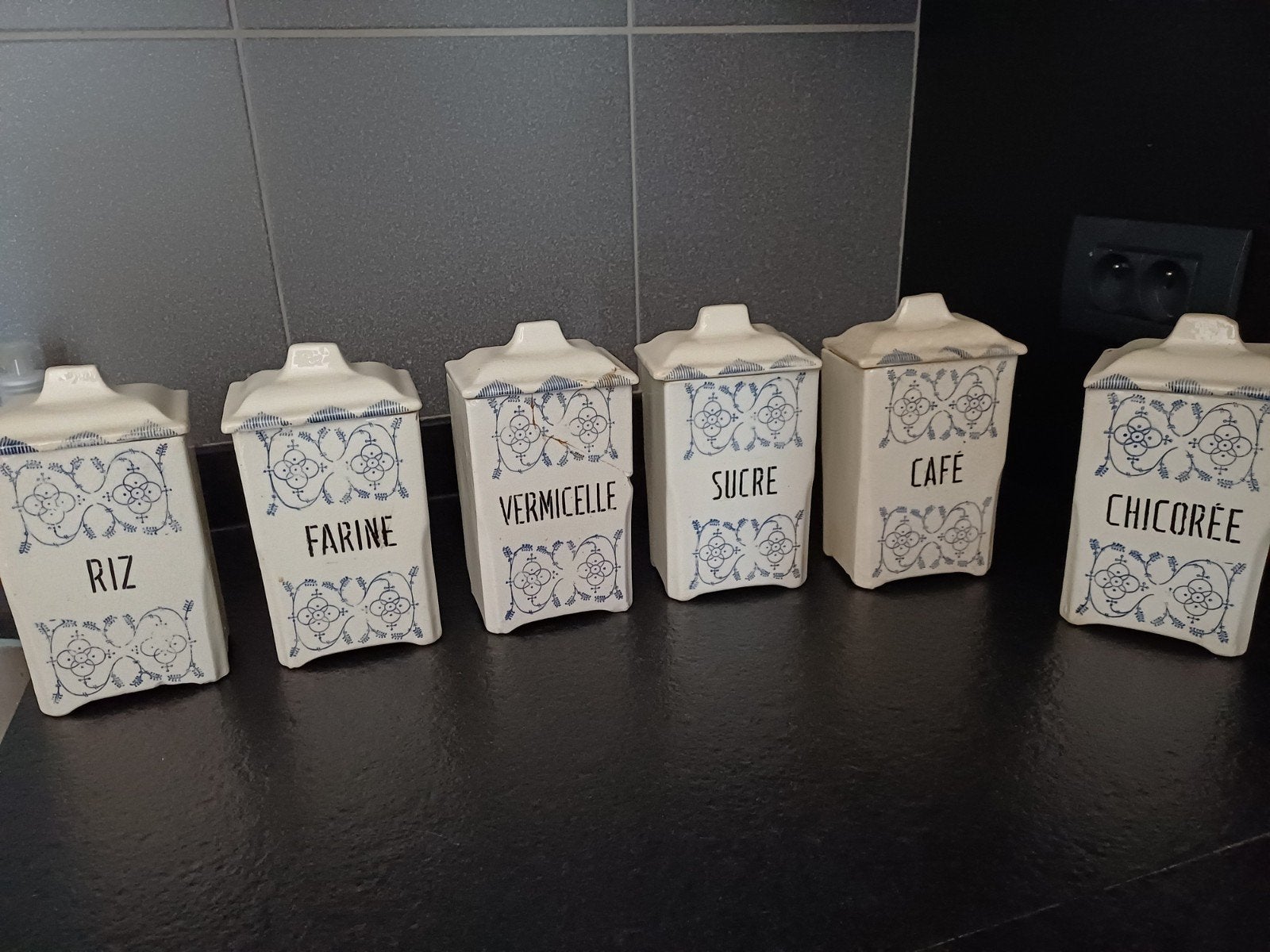 Stenen potten, Ophalen