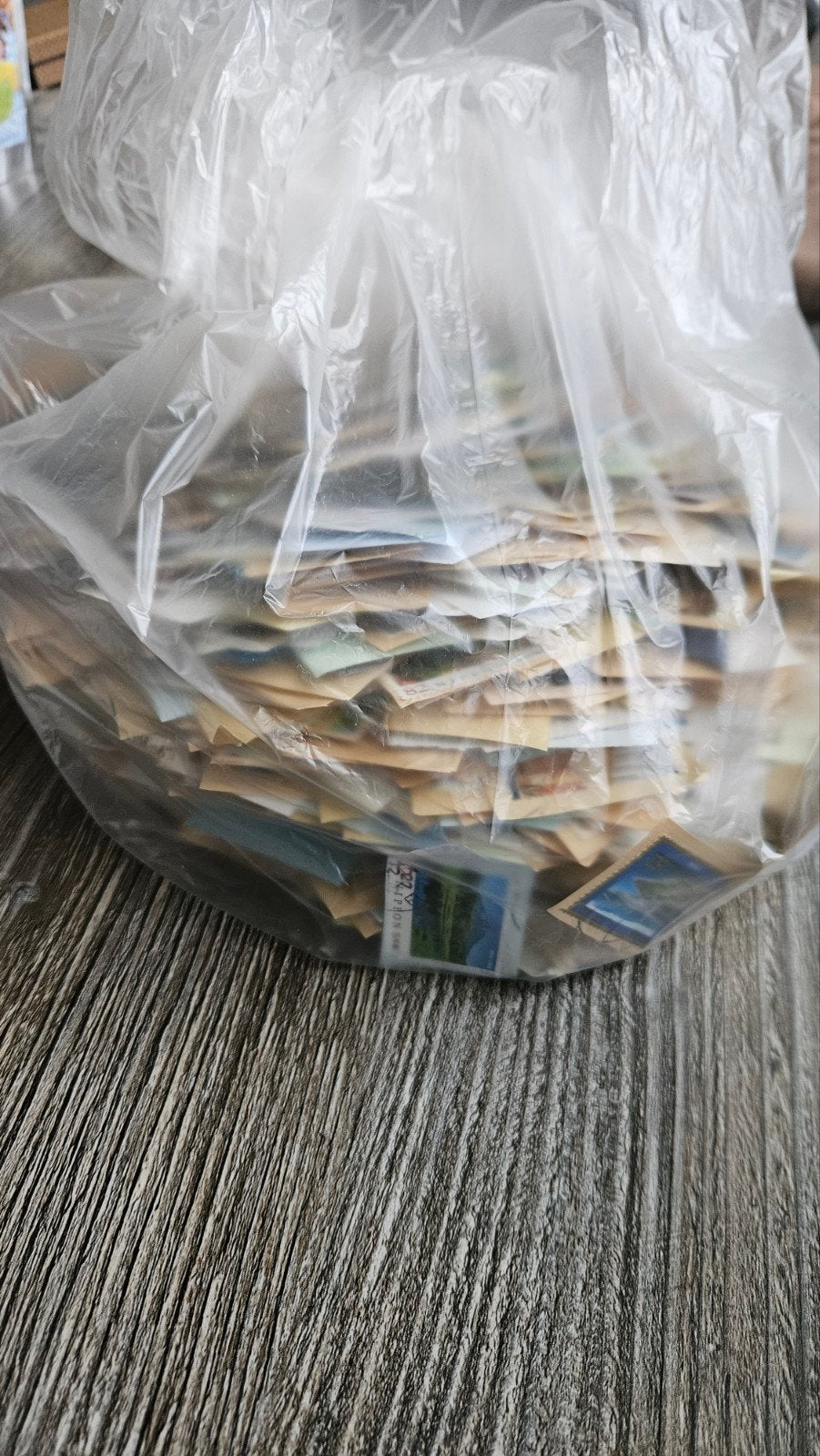 Timbres japonais sur papier de 750 grammes provenant d'une a, Enlèvement ou Envoi, Affranchi