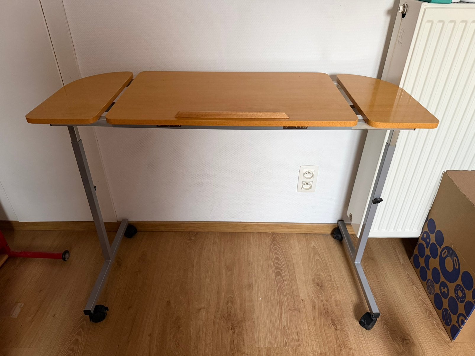 Ergonomisch Bureau op Wieltjes / Ergonomic Desk on Wheels, Huis en Inrichting, Ophalen, Zo goed als nieuw, Computerbureau