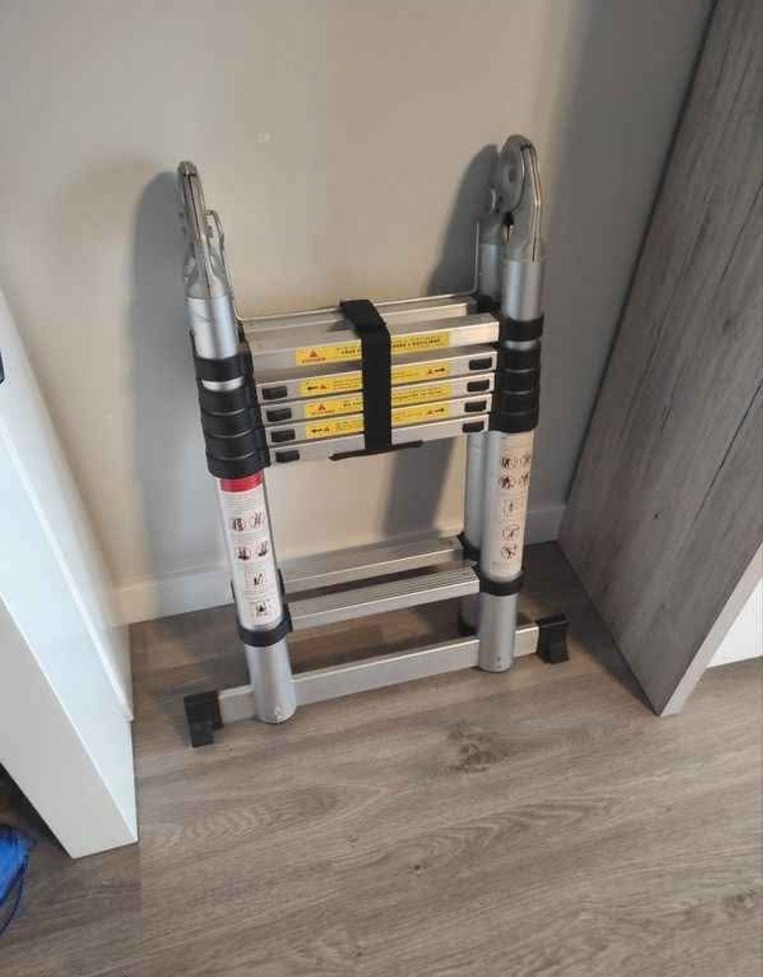 Échelle télescopique pliable de 5 mètres, Bricolage & Construction, Neuf, Pliable ou rétractable/escamotable, Échelle, Enlèvement