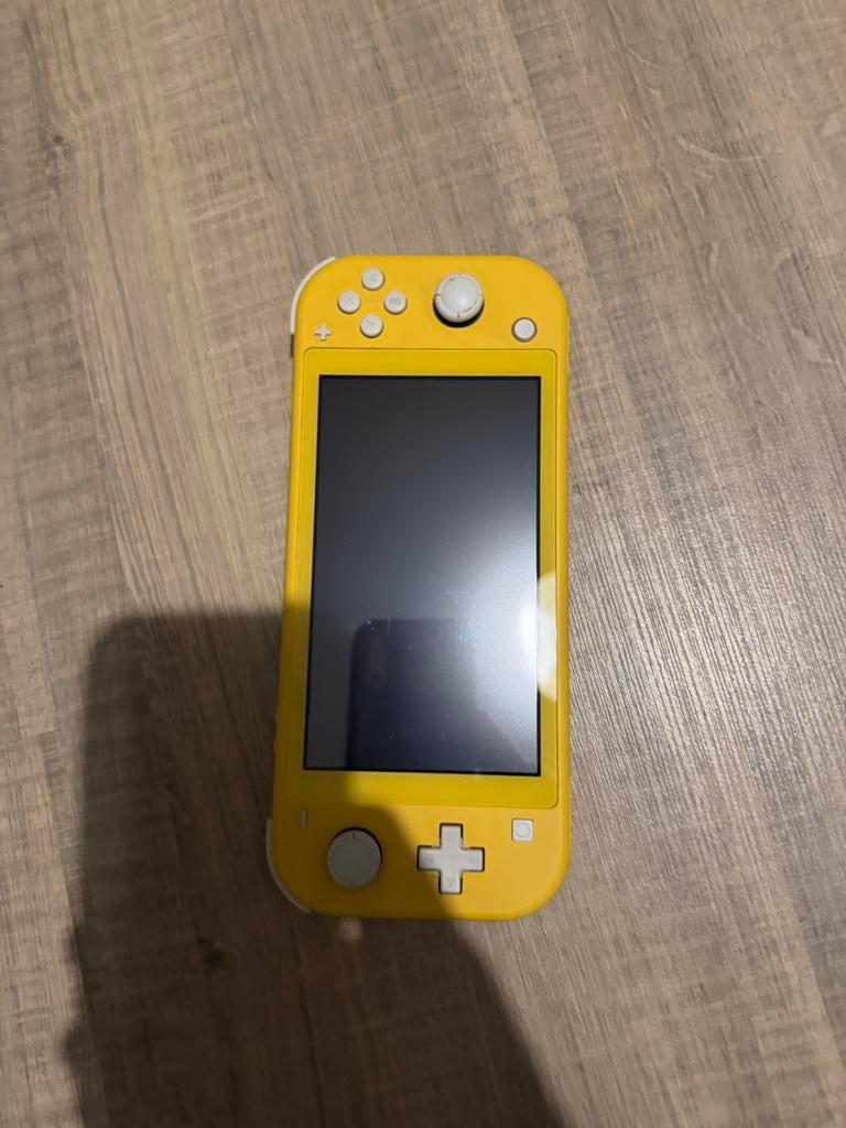 Nintendo Switch Lite, Games en Spelcomputers, Ophalen, Geel, Zo goed als nieuw