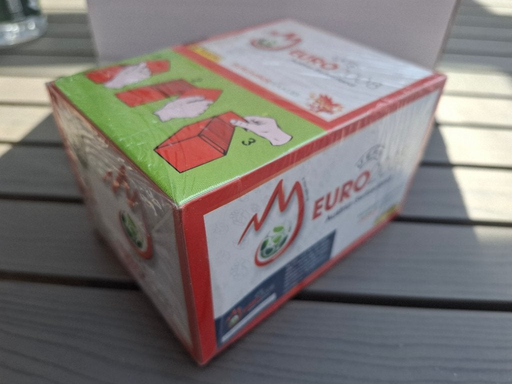 PANINI BOITE BOX 100 POCHETTES EURO 20008 SUISSE SEALED, Enlèvement, Comme neuf, Plusieurs autocollants