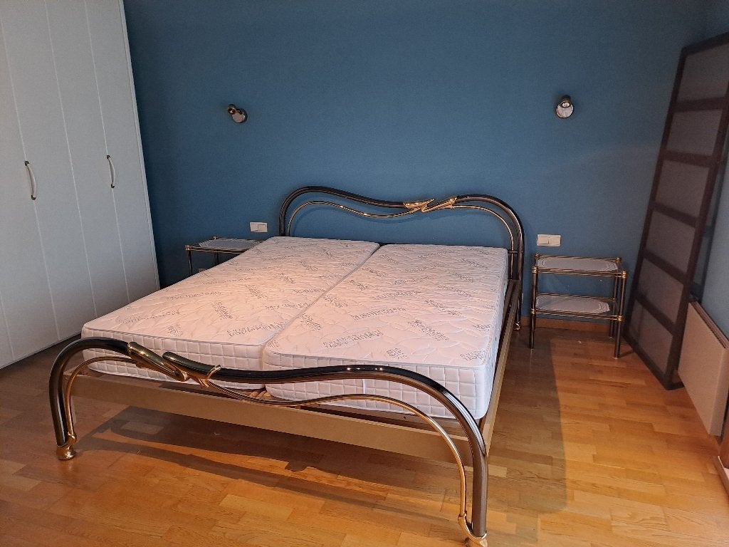 2 persoonsbed zonder de nachttafels, Huis en Inrichting, Slaapkamer | Bedden, Overige materialen, Overige kleuren, Tweepersoons