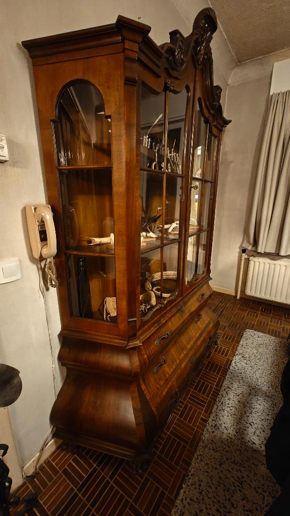 Hollandse vitrinekast, buikcommode, notenhout, rococo-stijl., Ophalen