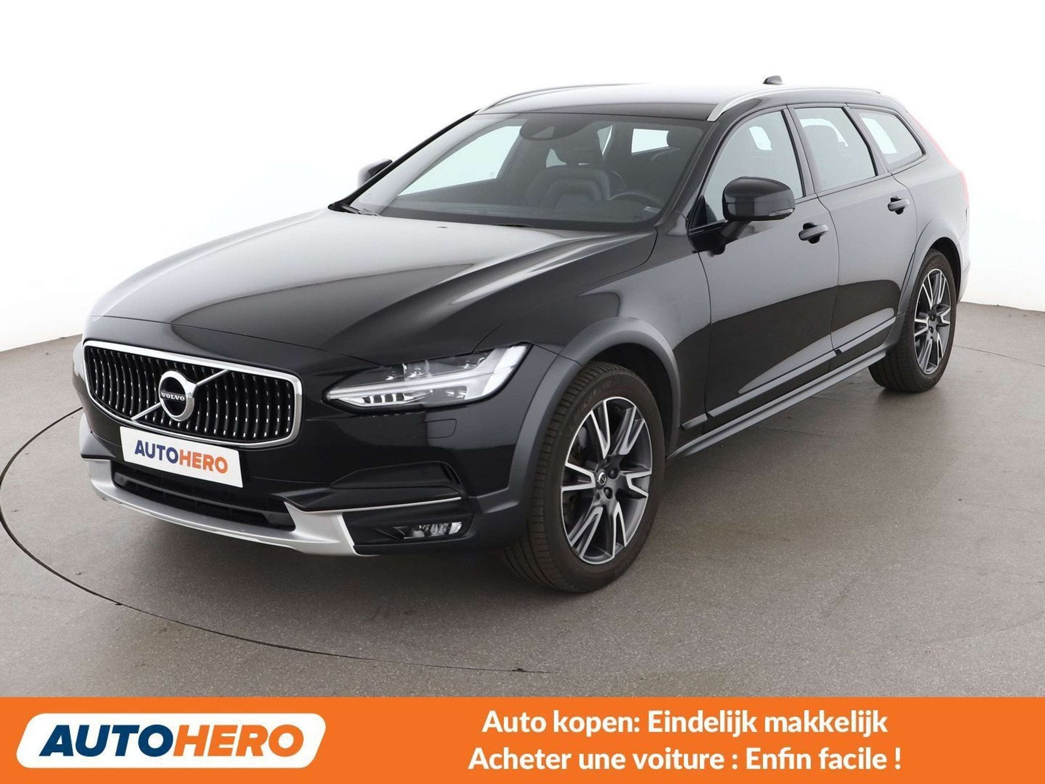 Volvo V90 Cross Country 2.0 D4 Pro AWD (bj 2017, automaat), Auto's, Automaat, Skiluik, 1969 cc, Zwart