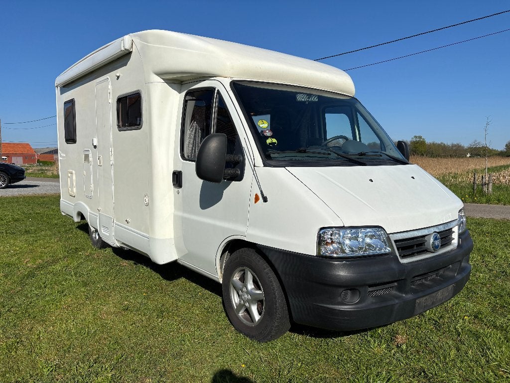 Joli MC Louis compact sur base Fiat Ducato pour 4 personnes, Jusqu'à 4, Auvent, Siège standard, Fiat