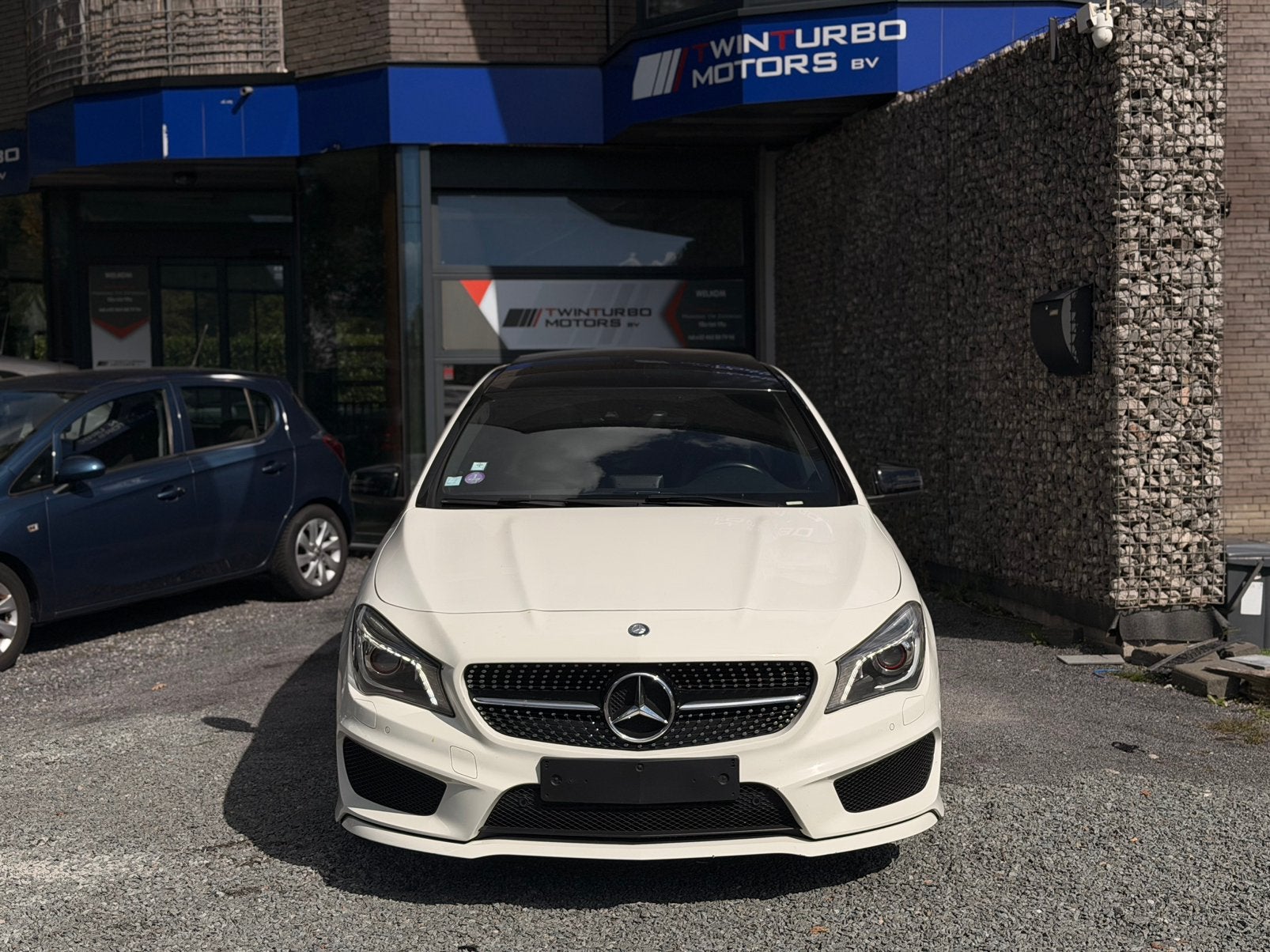 Mercedes Cla 180 AMG LINE 1 jaar garantie, Auto's, 4 cilinders, 1600 cc, Alcantara, Wit