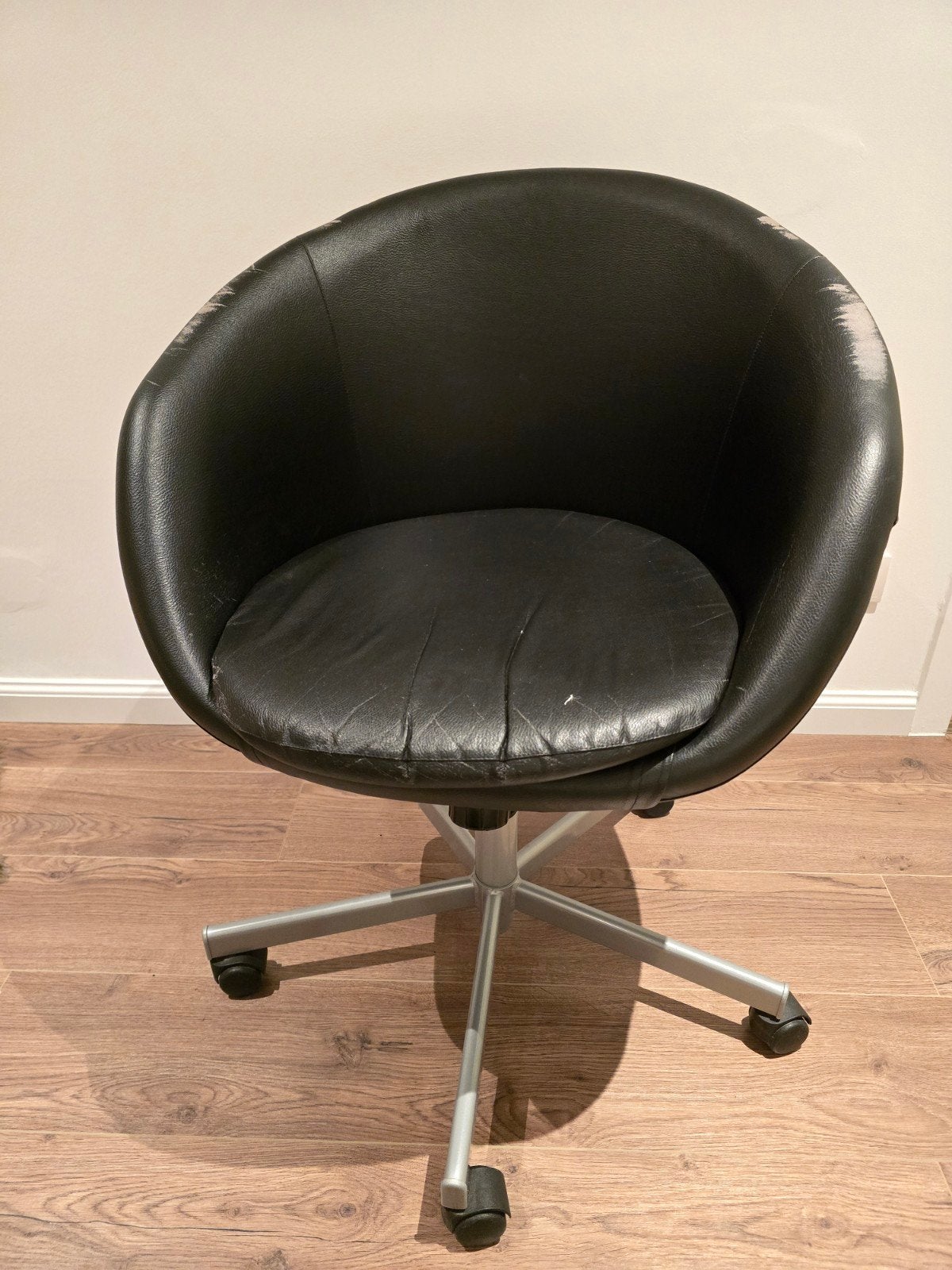 Zwenkstoel zwart kunstleer, ronde kuipvorm, perfect voor kot, Enlèvement, Noir, Chaise de bureau