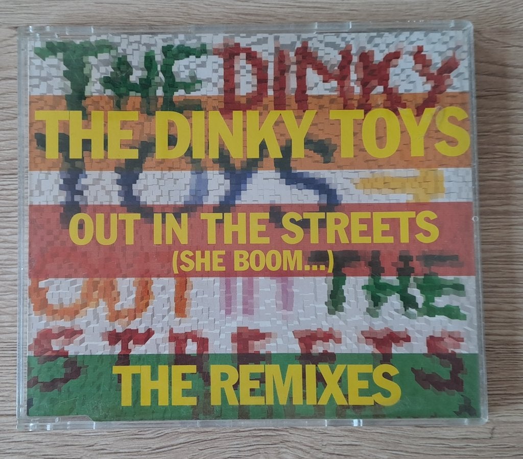 The Dinky Toys - Out In The Streets (she boom..) The Remixes, Cd's en Dvd's, Cd Singles, Gebruikt, Ophalen of Verzenden, Pop, Eerste persing