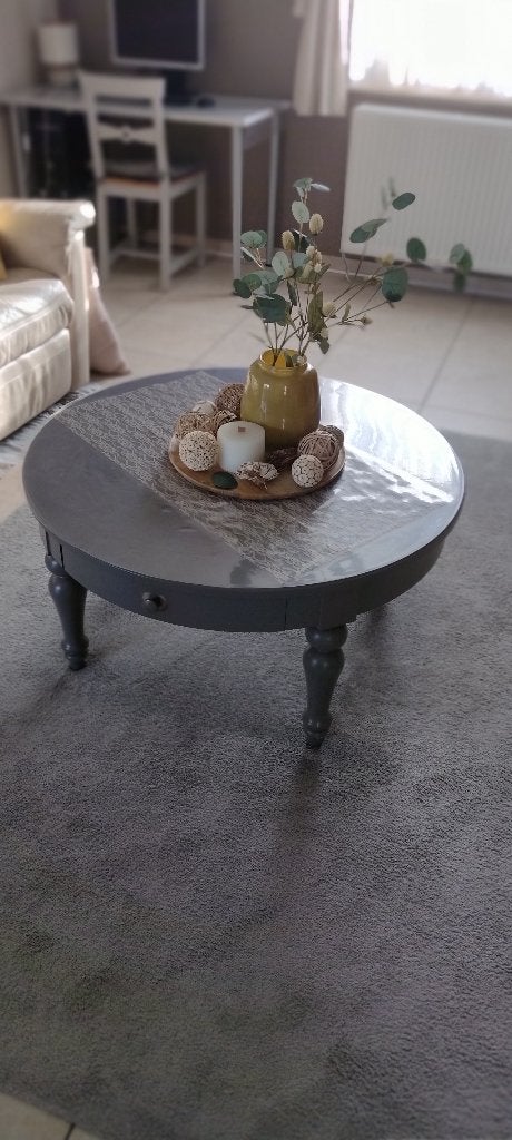Table de salon (+ tapis), Travaillé, Rond, 50 à 100 cm, Enlèvement