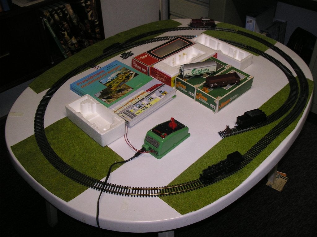 Treintafel met locs, Hobby en Vrije tijd, Modeltreinen | H0, Ophalen, Fleischmann