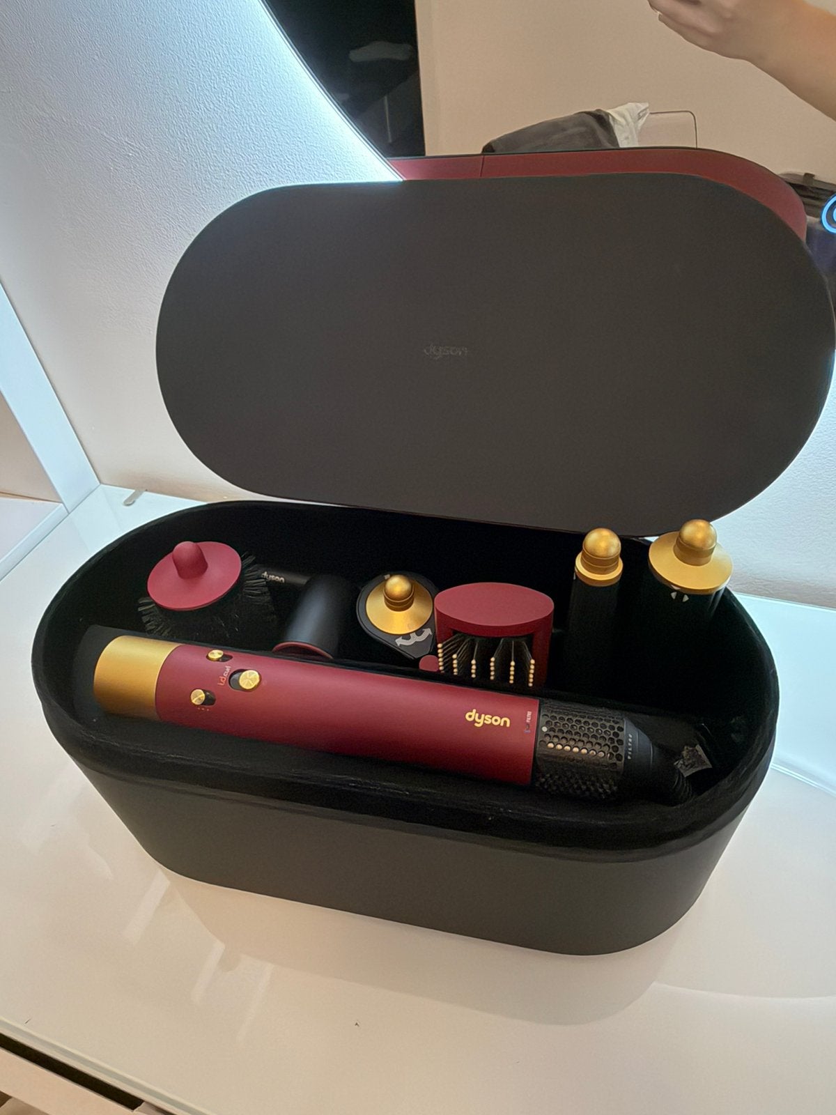 Dyson Airwrap i.d red velvet/goud, Handtassen en Accessoires, Uiterlijk | Haarverzorging, Ophalen, Zo goed als nieuw, Haardroger