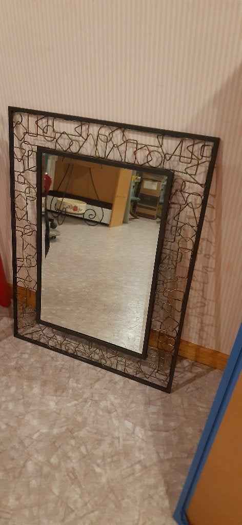 mooie spiegel 63x83 in zwart metalen kader en getint rasterw, Huis en Inrichting, Ophalen, Zo goed als nieuw, Minder dan 100 cm