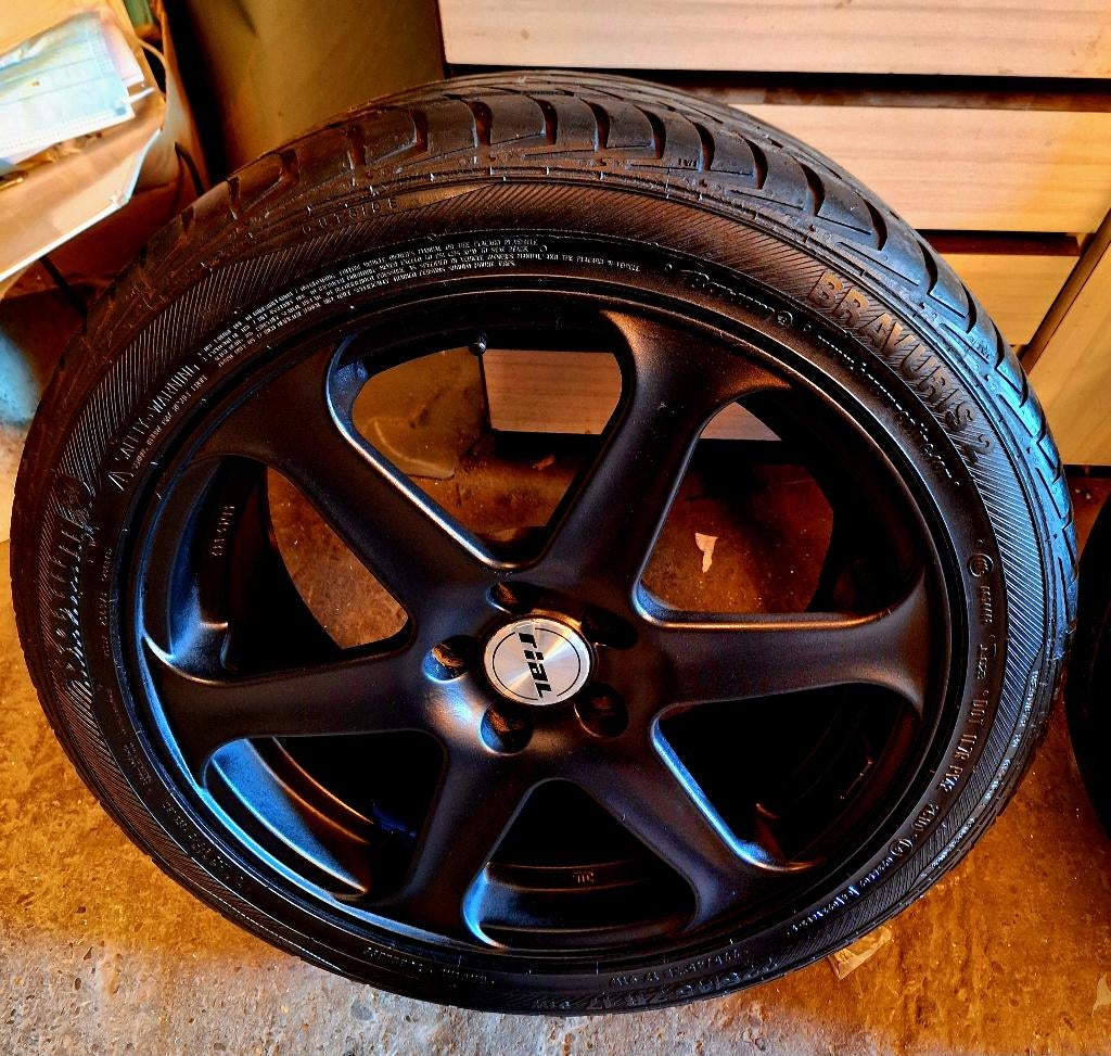 * ZWARTE RIAL 17" SPORTVELGEN MET ZOMERBANDEN *, Ophalen, Gebruikt, Velg(en), 17 inch